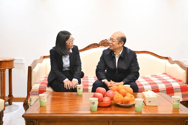 國務院國資委黨委委員、副主任譚作鈞看望慰問中國化學“時代楷?！鼻褴娡炯覍? />
																					</a>	
										<div   id=